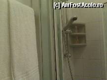 [P04] Baia. Dusul este zidit si are doar o usa. Nu este cu cabina.Pe fundal se vad flacoanele de sampon. » foto by fanespoitorul
 - 
<span class="allrVoted glyphicon glyphicon-heart hidden" id="av306792"></span>
<a class="m-l-10 hidden" id="sv306792" onclick="voting_Foto_DelVot(,306792,11323)" role="button">șterge vot <span class="glyphicon glyphicon-remove"></span></a>
<a id="v9306792" class=" c-red"  onclick="voting_Foto_SetVot(306792)" role="button"><span class="glyphicon glyphicon-heart-empty"></span> <b>LIKE</b> = Votează poza</a> <img class="hidden"  id="f306792W9" src="/imagini/loader.gif" border="0" /><span class="AjErrMes hidden" id="e306792ErM"></span>