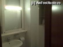 [P06] Cealalta parte a baii. » foto by fanespoitorul
 - 
<span class="allrVoted glyphicon glyphicon-heart hidden" id="av306794"></span>
<a class="m-l-10 hidden" id="sv306794" onclick="voting_Foto_DelVot(,306794,11323)" role="button">șterge vot <span class="glyphicon glyphicon-remove"></span></a>
<a id="v9306794" class=" c-red"  onclick="voting_Foto_SetVot(306794)" role="button"><span class="glyphicon glyphicon-heart-empty"></span> <b>LIKE</b> = Votează poza</a> <img class="hidden"  id="f306794W9" src="/imagini/loader.gif" border="0" /><span class="AjErrMes hidden" id="e306794ErM"></span>