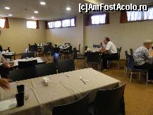 [P13] Sala de servit micul dejun, pt. grupul nostru de romani, cu paharele din plastic,la hotelul Yes din Varese » foto by ileanaxperta*
 - 
<span class="allrVoted glyphicon glyphicon-heart hidden" id="av307371"></span>
<a class="m-l-10 hidden" id="sv307371" onclick="voting_Foto_DelVot(,307371,11336)" role="button">șterge vot <span class="glyphicon glyphicon-remove"></span></a>
<a id="v9307371" class=" c-red"  onclick="voting_Foto_SetVot(307371)" role="button"><span class="glyphicon glyphicon-heart-empty"></span> <b>LIKE</b> = Votează poza</a> <img class="hidden"  id="f307371W9" src="/imagini/loader.gif" border="0" /><span class="AjErrMes hidden" id="e307371ErM"></span>