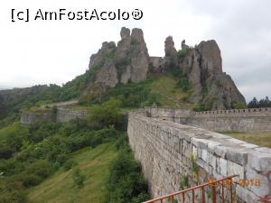 [P01] Stâncile Belogradchik - Vedere din parcare.  » foto by iulianic
 - 
<span class="allrVoted glyphicon glyphicon-heart hidden" id="av977603"></span>
<a class="m-l-10 hidden" id="sv977603" onclick="voting_Foto_DelVot(,977603,11404)" role="button">șterge vot <span class="glyphicon glyphicon-remove"></span></a>
<a id="v9977603" class=" c-red"  onclick="voting_Foto_SetVot(977603)" role="button"><span class="glyphicon glyphicon-heart-empty"></span> <b>LIKE</b> = Votează poza</a> <img class="hidden"  id="f977603W9" src="/imagini/loader.gif" border="0" /><span class="AjErrMes hidden" id="e977603ErM"></span>