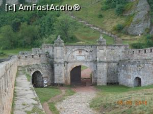 [P03] Kaleto și stâncile Belogradchik - Deasupra intrării, o placă inscripționată.  » foto by iulianic
 - 
<span class="allrVoted glyphicon glyphicon-heart hidden" id="av977605"></span>
<a class="m-l-10 hidden" id="sv977605" onclick="voting_Foto_DelVot(,977605,11404)" role="button">șterge vot <span class="glyphicon glyphicon-remove"></span></a>
<a id="v9977605" class=" c-red"  onclick="voting_Foto_SetVot(977605)" role="button"><span class="glyphicon glyphicon-heart-empty"></span> <b>LIKE</b> = Votează poza</a> <img class="hidden"  id="f977605W9" src="/imagini/loader.gif" border="0" /><span class="AjErrMes hidden" id="e977605ErM"></span>