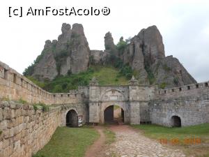 [P04] Kaleto și stâncile Belogradchik - Una dintre porțile cetății.  » foto by iulianic
 - 
<span class="allrVoted glyphicon glyphicon-heart hidden" id="av977606"></span>
<a class="m-l-10 hidden" id="sv977606" onclick="voting_Foto_DelVot(,977606,11404)" role="button">șterge vot <span class="glyphicon glyphicon-remove"></span></a>
<a id="v9977606" class=" c-red"  onclick="voting_Foto_SetVot(977606)" role="button"><span class="glyphicon glyphicon-heart-empty"></span> <b>LIKE</b> = Votează poza</a> <img class="hidden"  id="f977606W9" src="/imagini/loader.gif" border="0" /><span class="AjErrMes hidden" id="e977606ErM"></span>