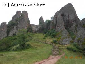 [P06] Kaleto și stâncile Belogradchik - Sus, tot mai sus, pe scara amenajată pentru turiști.  » foto by iulianic
 - 
<span class="allrVoted glyphicon glyphicon-heart hidden" id="av977608"></span>
<a class="m-l-10 hidden" id="sv977608" onclick="voting_Foto_DelVot(,977608,11404)" role="button">șterge vot <span class="glyphicon glyphicon-remove"></span></a>
<a id="v9977608" class=" c-red"  onclick="voting_Foto_SetVot(977608)" role="button"><span class="glyphicon glyphicon-heart-empty"></span> <b>LIKE</b> = Votează poza</a> <img class="hidden"  id="f977608W9" src="/imagini/loader.gif" border="0" /><span class="AjErrMes hidden" id="e977608ErM"></span>