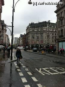 [P31] prin Londra pe ploaie » foto by ariana
 - 
<span class="allrVoted glyphicon glyphicon-heart hidden" id="av313775"></span>
<a class="m-l-10 hidden" id="sv313775" onclick="voting_Foto_DelVot(,313775,11477)" role="button">șterge vot <span class="glyphicon glyphicon-remove"></span></a>
<a id="v9313775" class=" c-red"  onclick="voting_Foto_SetVot(313775)" role="button"><span class="glyphicon glyphicon-heart-empty"></span> <b>LIKE</b> = Votează poza</a> <img class="hidden"  id="f313775W9" src="/imagini/loader.gif" border="0" /><span class="AjErrMes hidden" id="e313775ErM"></span>
