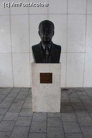 [P50] Tel Aviv, Piața Rabin, Memorialul Yitzhak Rabin, Bustul primului ministru » foto by mprofeanu
 - 
<span class="allrVoted glyphicon glyphicon-heart hidden" id="av962524"></span>
<a class="m-l-10 hidden" id="sv962524" onclick="voting_Foto_DelVot(,962524,11509)" role="button">șterge vot <span class="glyphicon glyphicon-remove"></span></a>
<a id="v9962524" class=" c-red"  onclick="voting_Foto_SetVot(962524)" role="button"><span class="glyphicon glyphicon-heart-empty"></span> <b>LIKE</b> = Votează poza</a> <img class="hidden"  id="f962524W9" src="/imagini/loader.gif" border="0" /><span class="AjErrMes hidden" id="e962524ErM"></span>