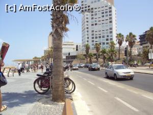 [P01] Faleza din Tel Aviv, cu pista de biciclete.  » foto by Carmen Ion
 - 
<span class="allrVoted glyphicon glyphicon-heart hidden" id="av867662"></span>
<a class="m-l-10 hidden" id="sv867662" onclick="voting_Foto_DelVot(,867662,11509)" role="button">șterge vot <span class="glyphicon glyphicon-remove"></span></a>
<a id="v9867662" class=" c-red"  onclick="voting_Foto_SetVot(867662)" role="button"><span class="glyphicon glyphicon-heart-empty"></span> <b>LIKE</b> = Votează poza</a> <img class="hidden"  id="f867662W9" src="/imagini/loader.gif" border="0" /><span class="AjErrMes hidden" id="e867662ErM"></span>