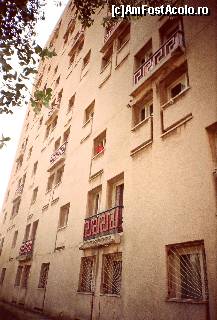 [P09] Viziune la Hotel Egreta (2) (foto Neptunus)
Indiferent ca alegi fatada sudica sau cea nordica, apropierea cu aparatul foto de Egreta poate constitui sursa de incantare.  Daca s-ar face si o renovare majora a cladirii, ar fi si mai bine! » foto by Neptunus
 - 
<span class="allrVoted glyphicon glyphicon-heart hidden" id="av320419"></span>
<a class="m-l-10 hidden" id="sv320419" onclick="voting_Foto_DelVot(,320419,11573)" role="button">șterge vot <span class="glyphicon glyphicon-remove"></span></a>
<a id="v9320419" class=" c-red"  onclick="voting_Foto_SetVot(320419)" role="button"><span class="glyphicon glyphicon-heart-empty"></span> <b>LIKE</b> = Votează poza</a> <img class="hidden"  id="f320419W9" src="/imagini/loader.gif" border="0" /><span class="AjErrMes hidden" id="e320419ErM"></span>