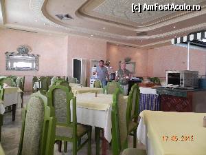 [P16] la restaurant » foto by mary-criss
 - 
<span class="allrVoted glyphicon glyphicon-heart hidden" id="av348994"></span>
<a class="m-l-10 hidden" id="sv348994" onclick="voting_Foto_DelVot(,348994,11574)" role="button">șterge vot <span class="glyphicon glyphicon-remove"></span></a>
<a id="v9348994" class=" c-red"  onclick="voting_Foto_SetVot(348994)" role="button"><span class="glyphicon glyphicon-heart-empty"></span> <b>LIKE</b> = Votează poza</a> <img class="hidden"  id="f348994W9" src="/imagini/loader.gif" border="0" /><span class="AjErrMes hidden" id="e348994ErM"></span>