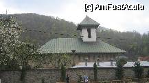 [P01] Mânăstirea Lainici - vechea biserică, vazută de pe şosea » foto by Dragoș_MD
 - 
<span class="allrVoted glyphicon glyphicon-heart hidden" id="av67237"></span>
<a class="m-l-10 hidden" id="sv67237" onclick="voting_Foto_DelVot(,67237,11677)" role="button">șterge vot <span class="glyphicon glyphicon-remove"></span></a>
<a id="v967237" class=" c-red"  onclick="voting_Foto_SetVot(67237)" role="button"><span class="glyphicon glyphicon-heart-empty"></span> <b>LIKE</b> = Votează poza</a> <img class="hidden"  id="f67237W9" src="/imagini/loader.gif" border="0" /><span class="AjErrMes hidden" id="e67237ErM"></span>