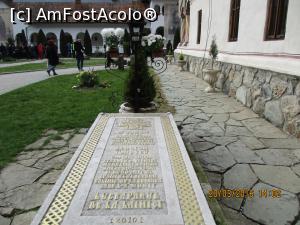 [P06] Lespedea de piatra de pe mormantul gol - aici au fost gasite osemintele - sf. Irodion.  » foto by elviramvio
 - 
<span class="allrVoted glyphicon glyphicon-heart hidden" id="av727539"></span>
<a class="m-l-10 hidden" id="sv727539" onclick="voting_Foto_DelVot(,727539,11677)" role="button">șterge vot <span class="glyphicon glyphicon-remove"></span></a>
<a id="v9727539" class=" c-red"  onclick="voting_Foto_SetVot(727539)" role="button"><span class="glyphicon glyphicon-heart-empty"></span> <b>LIKE</b> = Votează poza</a> <img class="hidden"  id="f727539W9" src="/imagini/loader.gif" border="0" /><span class="AjErrMes hidden" id="e727539ErM"></span>