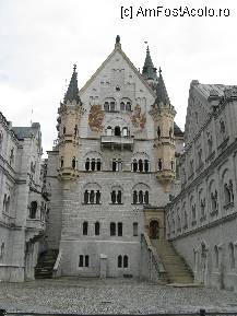 [P30] Neuschwanstein, la intrare » foto by mh_iulia
 - 
<span class="allrVoted glyphicon glyphicon-heart hidden" id="av241145"></span>
<a class="m-l-10 hidden" id="sv241145" onclick="voting_Foto_DelVot(,241145,11696)" role="button">șterge vot <span class="glyphicon glyphicon-remove"></span></a>
<a id="v9241145" class=" c-red"  onclick="voting_Foto_SetVot(241145)" role="button"><span class="glyphicon glyphicon-heart-empty"></span> <b>LIKE</b> = Votează poza</a> <img class="hidden"  id="f241145W9" src="/imagini/loader.gif" border="0" /><span class="AjErrMes hidden" id="e241145ErM"></span>