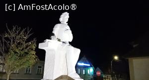 [P06] Dimineața, la Avrig, statuia lui Gheorghe Lazăr » foto by Mioritik
 - 
<span class="allrVoted glyphicon glyphicon-heart hidden" id="av1398764"></span>
<a class="m-l-10 hidden" id="sv1398764" onclick="voting_Foto_DelVot(,1398764,11727)" role="button">șterge vot <span class="glyphicon glyphicon-remove"></span></a>
<a id="v91398764" class=" c-red"  onclick="voting_Foto_SetVot(1398764)" role="button"><span class="glyphicon glyphicon-heart-empty"></span> <b>LIKE</b> = Votează poza</a> <img class="hidden"  id="f1398764W9" src="/imagini/loader.gif" border="0" /><span class="AjErrMes hidden" id="e1398764ErM"></span>