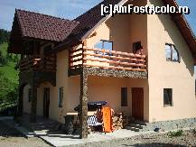 [P04] Vila Margareta Ceahlau-la etaj balconul si camera unde am fost cazati » foto by danastra
 - 
<span class="allrVoted glyphicon glyphicon-heart hidden" id="av329769"></span>
<a class="m-l-10 hidden" id="sv329769" onclick="voting_Foto_DelVot(,329769,11758)" role="button">șterge vot <span class="glyphicon glyphicon-remove"></span></a>
<a id="v9329769" class=" c-red"  onclick="voting_Foto_SetVot(329769)" role="button"><span class="glyphicon glyphicon-heart-empty"></span> <b>LIKE</b> = Votează poza</a> <img class="hidden"  id="f329769W9" src="/imagini/loader.gif" border="0" /><span class="AjErrMes hidden" id="e329769ErM"></span>