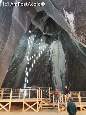 [P09] Nu știu dacă termenul de stalagtite e corect în cazul aceasta, dar erau și aici țurțuri de sare care "cădeau" din tavan. » foto by anamaria_2010
 - 
<span class="allrVoted glyphicon glyphicon-heart hidden" id="av1252033"></span>
<a class="m-l-10 hidden" id="sv1252033" onclick="voting_Foto_DelVot(,1252033,11779)" role="button">șterge vot <span class="glyphicon glyphicon-remove"></span></a>
<a id="v91252033" class=" c-red"  onclick="voting_Foto_SetVot(1252033)" role="button"><span class="glyphicon glyphicon-heart-empty"></span> <b>LIKE</b> = Votează poza</a> <img class="hidden"  id="f1252033W9" src="/imagini/loader.gif" border="0" /><span class="AjErrMes hidden" id="e1252033ErM"></span>