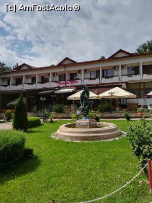 [P17] Parcul hotelului si restaurantul » foto by olteanul2010
 - 
<span class="allrVoted glyphicon glyphicon-heart hidden" id="av1235390"></span>
<a class="m-l-10 hidden" id="sv1235390" onclick="voting_Foto_DelVot(,1235390,11824)" role="button">șterge vot <span class="glyphicon glyphicon-remove"></span></a>
<a id="v91235390" class=" c-red"  onclick="voting_Foto_SetVot(1235390)" role="button"><span class="glyphicon glyphicon-heart-empty"></span> <b>LIKE</b> = Votează poza</a> <img class="hidden"  id="f1235390W9" src="/imagini/loader.gif" border="0" /><span class="AjErrMes hidden" id="e1235390ErM"></span>
