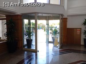 [P44] Intrarea/ieșirea din hotel văzută din Lobby Lounge. » foto by ovidiuyepi
 - 
<span class="allrVoted glyphicon glyphicon-heart hidden" id="av1524708"></span>
<a class="m-l-10 hidden" id="sv1524708" onclick="voting_Foto_DelVot(,1524708,11855)" role="button">șterge vot <span class="glyphicon glyphicon-remove"></span></a>
<a id="v91524708" class=" c-red"  onclick="voting_Foto_SetVot(1524708)" role="button"><span class="glyphicon glyphicon-heart-empty"></span> <b>LIKE</b> = Votează poza</a> <img class="hidden"  id="f1524708W9" src="/imagini/loader.gif" border="0" /><span class="AjErrMes hidden" id="e1524708ErM"></span>