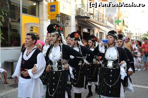 [P08] festival de folclor - parada pe strazi in Lefkada » foto by AncaTM
 - 
<span class="allrVoted glyphicon glyphicon-heart hidden" id="av545339"></span>
<a class="m-l-10 hidden" id="sv545339" onclick="voting_Foto_DelVot(,545339,11885)" role="button">șterge vot <span class="glyphicon glyphicon-remove"></span></a>
<a id="v9545339" class=" c-red"  onclick="voting_Foto_SetVot(545339)" role="button"><span class="glyphicon glyphicon-heart-empty"></span> <b>LIKE</b> = Votează poza</a> <img class="hidden"  id="f545339W9" src="/imagini/loader.gif" border="0" /><span class="AjErrMes hidden" id="e545339ErM"></span>
