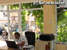 [P03] Aris, patronul hotelului, intr-o dimineata la munca. 'biroul' este chiar in restaurant, langa turisti.  » foto by cosminp
 - 
<span class="allrVoted glyphicon glyphicon-heart hidden" id="av336110"></span>
<a class="m-l-10 hidden" id="sv336110" onclick="voting_Foto_DelVot(,336110,11907)" role="button">șterge vot <span class="glyphicon glyphicon-remove"></span></a>
<a id="v9336110" class=" c-red"  onclick="voting_Foto_SetVot(336110)" role="button"><span class="glyphicon glyphicon-heart-empty"></span> <b>LIKE</b> = Votează poza</a> <img class="hidden"  id="f336110W9" src="/imagini/loader.gif" border="0" /><span class="AjErrMes hidden" id="e336110ErM"></span>
