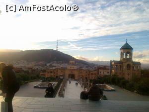 [P20] Tbilisi - intrarea în incinta catedralei Tsminda Sameba » foto by calator2000
 - 
<span class="allrVoted glyphicon glyphicon-heart hidden" id="av813524"></span>
<a class="m-l-10 hidden" id="sv813524" onclick="voting_Foto_DelVot(,813524,11911)" role="button">șterge vot <span class="glyphicon glyphicon-remove"></span></a>
<a id="v9813524" class=" c-red"  onclick="voting_Foto_SetVot(813524)" role="button"><span class="glyphicon glyphicon-heart-empty"></span> <b>LIKE</b> = Votează poza</a> <img class="hidden"  id="f813524W9" src="/imagini/loader.gif" border="0" /><span class="AjErrMes hidden" id="e813524ErM"></span>