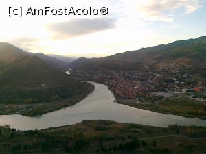 [P24] Mtskheta situată la confluenţa râurilor Mtkvari (Kura) şi Aragvi - vedere de la biserica Jvari » foto by calator2000
 - 
<span class="allrVoted glyphicon glyphicon-heart hidden" id="av813528"></span>
<a class="m-l-10 hidden" id="sv813528" onclick="voting_Foto_DelVot(,813528,11911)" role="button">șterge vot <span class="glyphicon glyphicon-remove"></span></a>
<a id="v9813528" class=" c-red"  onclick="voting_Foto_SetVot(813528)" role="button"><span class="glyphicon glyphicon-heart-empty"></span> <b>LIKE</b> = Votează poza</a> <img class="hidden"  id="f813528W9" src="/imagini/loader.gif" border="0" /><span class="AjErrMes hidden" id="e813528ErM"></span>