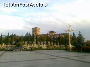 [P27] Tbilisi - în incinta Catedralei Sameba » foto by calator2000
 - 
<span class="allrVoted glyphicon glyphicon-heart hidden" id="av813023"></span>
<a class="m-l-10 hidden" id="sv813023" onclick="voting_Foto_DelVot(,813023,11911)" role="button">șterge vot <span class="glyphicon glyphicon-remove"></span></a>
<a id="v9813023" class=" c-red"  onclick="voting_Foto_SetVot(813023)" role="button"><span class="glyphicon glyphicon-heart-empty"></span> <b>LIKE</b> = Votează poza</a> <img class="hidden"  id="f813023W9" src="/imagini/loader.gif" border="0" /><span class="AjErrMes hidden" id="e813023ErM"></span>