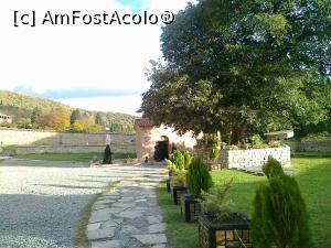 [P29] Mtskheta - Mănăstirea Samtavro, capela Sfintei Nina » foto by calator2000
 - 
<span class="allrVoted glyphicon glyphicon-heart hidden" id="av813025"></span>
<a class="m-l-10 hidden" id="sv813025" onclick="voting_Foto_DelVot(,813025,11911)" role="button">șterge vot <span class="glyphicon glyphicon-remove"></span></a>
<a id="v9813025" class=" c-red"  onclick="voting_Foto_SetVot(813025)" role="button"><span class="glyphicon glyphicon-heart-empty"></span> <b>LIKE</b> = Votează poza</a> <img class="hidden"  id="f813025W9" src="/imagini/loader.gif" border="0" /><span class="AjErrMes hidden" id="e813025ErM"></span>