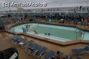 [P01] Jeg in piscina » foto by geordan
 - 
<span class="allrVoted glyphicon glyphicon-heart hidden" id="av772866"></span>
<a class="m-l-10 hidden" id="sv772866" onclick="voting_Foto_DelVot(,772866,12082)" role="button">șterge vot <span class="glyphicon glyphicon-remove"></span></a>
<a id="v9772866" class=" c-red"  onclick="voting_Foto_SetVot(772866)" role="button"><span class="glyphicon glyphicon-heart-empty"></span> <b>LIKE</b> = Votează poza</a> <img class="hidden"  id="f772866W9" src="/imagini/loader.gif" border="0" /><span class="AjErrMes hidden" id="e772866ErM"></span>