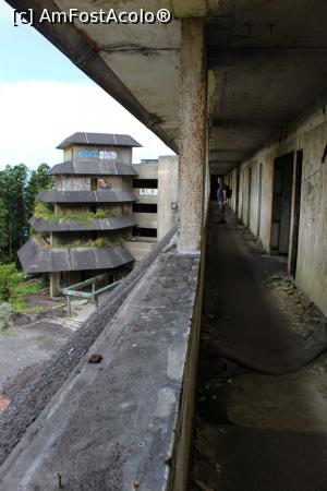 [P30] Insula Sao Miguel, Miradouro da Vista do Rei, Pe o terasă la etajul trei de la Monte Palace... mă întrebam cum arăta acest hotel în anii '90 » foto by mprofeanu
 - 
<span class="allrVoted glyphicon glyphicon-heart hidden" id="av1015173"></span>
<a class="m-l-10 hidden" id="sv1015173" onclick="voting_Foto_DelVot(,1015173,12102)" role="button">șterge vot <span class="glyphicon glyphicon-remove"></span></a>
<a id="v91015173" class=" c-red"  onclick="voting_Foto_SetVot(1015173)" role="button"><span class="glyphicon glyphicon-heart-empty"></span> <b>LIKE</b> = Votează poza</a> <img class="hidden"  id="f1015173W9" src="/imagini/loader.gif" border="0" /><span class="AjErrMes hidden" id="e1015173ErM"></span>