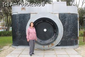 [P88] Rimini, Piazzale Fellini și Macchina Fotografica Gigante Fellinia, în spate Parcul Federico Fellini » foto by mprofeanu
 - 
<span class="allrVoted glyphicon glyphicon-heart hidden" id="av1342086"></span>
<a class="m-l-10 hidden" id="sv1342086" onclick="voting_Foto_DelVot(,1342086,12117)" role="button">șterge vot <span class="glyphicon glyphicon-remove"></span></a>
<a id="v91342086" class=" c-red"  onclick="voting_Foto_SetVot(1342086)" role="button"><span class="glyphicon glyphicon-heart-empty"></span> <b>LIKE</b> = Votează poza</a> <img class="hidden"  id="f1342086W9" src="/imagini/loader.gif" border="0" /><span class="AjErrMes hidden" id="e1342086ErM"></span>