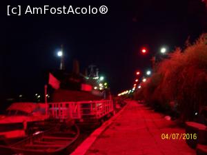 [P18] luminile rosii pe stalpii de iluminat public din portul Sulina.  » foto by nelu73
 - 
<span class="allrVoted glyphicon glyphicon-heart hidden" id="av761124"></span>
<a class="m-l-10 hidden" id="sv761124" onclick="voting_Foto_DelVot(,761124,12136)" role="button">șterge vot <span class="glyphicon glyphicon-remove"></span></a>
<a id="v9761124" class=" c-red"  onclick="voting_Foto_SetVot(761124)" role="button"><span class="glyphicon glyphicon-heart-empty"></span> <b>LIKE</b> = Votează poza</a> <img class="hidden"  id="f761124W9" src="/imagini/loader.gif" border="0" /><span class="AjErrMes hidden" id="e761124ErM"></span>