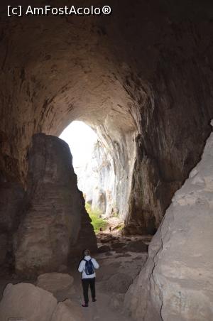 [P10] Peștera Prohodna Dupka - ieșirea spre Iskar » foto by Dragoș_MD
 - 
<span class="allrVoted glyphicon glyphicon-heart hidden" id="av1143460"></span>
<a class="m-l-10 hidden" id="sv1143460" onclick="voting_Foto_DelVot(,1143460,12191)" role="button">șterge vot <span class="glyphicon glyphicon-remove"></span></a>
<a id="v91143460" class=" c-red"  onclick="voting_Foto_SetVot(1143460)" role="button"><span class="glyphicon glyphicon-heart-empty"></span> <b>LIKE</b> = Votează poza</a> <img class="hidden"  id="f1143460W9" src="/imagini/loader.gif" border="0" /><span class="AjErrMes hidden" id="e1143460ErM"></span>