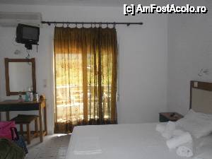 [P02] In partea din stanga mai era un pat de o persoana pe care l-am folosit mai multe pentru haine. In camere numai la oglinda si cateodata pe balcon aveam semnal wi-fi » foto by floricica32
 - 
<span class="allrVoted glyphicon glyphicon-heart hidden" id="av510364"></span>
<a class="m-l-10 hidden" id="sv510364" onclick="voting_Foto_DelVot(,510364,12301)" role="button">șterge vot <span class="glyphicon glyphicon-remove"></span></a>
<a id="v9510364" class=" c-red"  onclick="voting_Foto_SetVot(510364)" role="button"><span class="glyphicon glyphicon-heart-empty"></span> <b>LIKE</b> = Votează poza</a> <img class="hidden"  id="f510364W9" src="/imagini/loader.gif" border="0" /><span class="AjErrMes hidden" id="e510364ErM"></span>