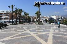 [P05] Aleea cu palmieri catre Mirador Balcon de Europa. Vant putenic, coafura nu rezista :)). In stanga Hotel Balcon de Europa » foto by noriega
 - 
<span class="allrVoted glyphicon glyphicon-heart hidden" id="av350979"></span>
<a class="m-l-10 hidden" id="sv350979" onclick="voting_Foto_DelVot(,350979,12323)" role="button">șterge vot <span class="glyphicon glyphicon-remove"></span></a>
<a id="v9350979" class=" c-red"  onclick="voting_Foto_SetVot(350979)" role="button"><span class="glyphicon glyphicon-heart-empty"></span> <b>LIKE</b> = Votează poza</a> <img class="hidden"  id="f350979W9" src="/imagini/loader.gif" border="0" /><span class="AjErrMes hidden" id="e350979ErM"></span>