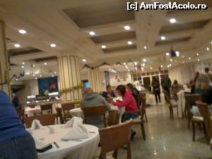 [P16] restaurantul unde se lua masa in functie de bratara de plastic atasata strins de incheietura miinii (care alta ?) inca de la sosire. Am scos-o cu riscul de-a ramine flaminda ! Nu mi-a placut ideea... » foto by Swan1
 - 
<span class="allrVoted glyphicon glyphicon-heart hidden" id="av592539"></span>
<a class="m-l-10 hidden" id="sv592539" onclick="voting_Foto_DelVot(,592539,12386)" role="button">șterge vot <span class="glyphicon glyphicon-remove"></span></a>
<a id="v9592539" class=" c-red"  onclick="voting_Foto_SetVot(592539)" role="button"><span class="glyphicon glyphicon-heart-empty"></span> <b>LIKE</b> = Votează poza</a> <img class="hidden"  id="f592539W9" src="/imagini/loader.gif" border="0" /><span class="AjErrMes hidden" id="e592539ErM"></span>