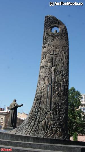 [P28] 'Valul Renaşterii Naţionale', alături de Statuia poetului naţional Taras Şevcenko, din Piaţa Libertăţii » foto by Costi
 - 
<span class="allrVoted glyphicon glyphicon-heart hidden" id="av452422"></span>
<a class="m-l-10 hidden" id="sv452422" onclick="voting_Foto_DelVot(,452422,12581)" role="button">șterge vot <span class="glyphicon glyphicon-remove"></span></a>
<a id="v9452422" class=" c-red"  onclick="voting_Foto_SetVot(452422)" role="button"><span class="glyphicon glyphicon-heart-empty"></span> <b>LIKE</b> = Votează poza</a> <img class="hidden"  id="f452422W9" src="/imagini/loader.gif" border="0" /><span class="AjErrMes hidden" id="e452422ErM"></span>