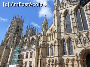 [P02] York Minster - Fațada de sud cu intrarea vizitatorilor.  » foto by iulianic
 - 
<span class="allrVoted glyphicon glyphicon-heart hidden" id="av828012"></span>
<a class="m-l-10 hidden" id="sv828012" onclick="voting_Foto_DelVot(,828012,12611)" role="button">șterge vot <span class="glyphicon glyphicon-remove"></span></a>
<a id="v9828012" class=" c-red"  onclick="voting_Foto_SetVot(828012)" role="button"><span class="glyphicon glyphicon-heart-empty"></span> <b>LIKE</b> = Votează poza</a> <img class="hidden"  id="f828012W9" src="/imagini/loader.gif" border="0" /><span class="AjErrMes hidden" id="e828012ErM"></span>