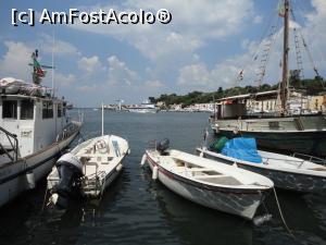 [P01] În portul din Ischia Porto, ambarcațiuni aliniate la chei.  » foto by maryka
 - 
<span class="allrVoted glyphicon glyphicon-heart hidden" id="av1090267"></span>
<a class="m-l-10 hidden" id="sv1090267" onclick="voting_Foto_DelVot(,1090267,12624)" role="button">șterge vot <span class="glyphicon glyphicon-remove"></span></a>
<a id="v91090267" class=" c-red"  onclick="voting_Foto_SetVot(1090267)" role="button"><span class="glyphicon glyphicon-heart-empty"></span> <b>LIKE</b> = Votează poza</a> <img class="hidden"  id="f1090267W9" src="/imagini/loader.gif" border="0" /><span class="AjErrMes hidden" id="e1090267ErM"></span>