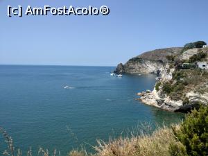 [P44] Dar și o privire înapoi, în dreapta este Spiaggia Cava Grado.  » foto by maryka
 - 
<span class="allrVoted glyphicon glyphicon-heart hidden" id="av1096334"></span>
<a class="m-l-10 hidden" id="sv1096334" onclick="voting_Foto_DelVot(,1096334,12624)" role="button">șterge vot <span class="glyphicon glyphicon-remove"></span></a>
<a id="v91096334" class=" c-red"  onclick="voting_Foto_SetVot(1096334)" role="button"><span class="glyphicon glyphicon-heart-empty"></span> <b>LIKE</b> = Votează poza</a> <img class="hidden"  id="f1096334W9" src="/imagini/loader.gif" border="0" /><span class="AjErrMes hidden" id="e1096334ErM"></span>