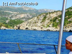 [P02] Satul Lakones (dunga albicioasă de pe vârful muntelui, în partea stângă-sus a fotografiei) văzut de la bordul Submarinului Galben (în Paleokastritsa)  » foto by Lucien
 - 
<span class="allrVoted glyphicon glyphicon-heart hidden" id="av735969"></span>
<a class="m-l-10 hidden" id="sv735969" onclick="voting_Foto_DelVot(,735969,12630)" role="button">șterge vot <span class="glyphicon glyphicon-remove"></span></a>
<a id="v9735969" class=" c-red"  onclick="voting_Foto_SetVot(735969)" role="button"><span class="glyphicon glyphicon-heart-empty"></span> <b>LIKE</b> = Votează poza</a> <img class="hidden"  id="f735969W9" src="/imagini/loader.gif" border="0" /><span class="AjErrMes hidden" id="e735969ErM"></span>