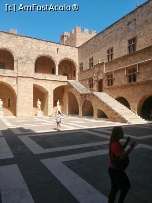 [P14] Curtea interioara pavată cu marmură » foto by Cristian_h
 - 
<span class="allrVoted glyphicon glyphicon-heart hidden" id="av1502317"></span>
<a class="m-l-10 hidden" id="sv1502317" onclick="voting_Foto_DelVot(,1502317,12653)" role="button">șterge vot <span class="glyphicon glyphicon-remove"></span></a>
<a id="v91502317" class=" c-red"  onclick="voting_Foto_SetVot(1502317)" role="button"><span class="glyphicon glyphicon-heart-empty"></span> <b>LIKE</b> = Votează poza</a> <img class="hidden"  id="f1502317W9" src="/imagini/loader.gif" border="0" /><span class="AjErrMes hidden" id="e1502317ErM"></span>