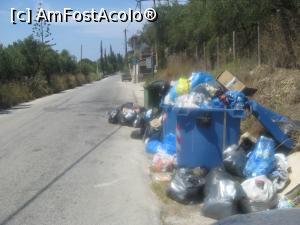 [P20] Sa stiti ca intrarea la vila mea, nu e greu de gasit, urcati pe colina Bochali si-o gasiti intre cele doua ghene de gunoi expuse. Bochali e-un deal al contrastelor.  » foto by dorgo
 - 
<span class="allrVoted glyphicon glyphicon-heart hidden" id="av1047008"></span>
<a class="m-l-10 hidden" id="sv1047008" onclick="voting_Foto_DelVot(,1047008,12676)" role="button">șterge vot <span class="glyphicon glyphicon-remove"></span></a>
<a id="v91047008" class=" c-red"  onclick="voting_Foto_SetVot(1047008)" role="button"><span class="glyphicon glyphicon-heart-empty"></span> <b>LIKE</b> = Votează poza</a> <img class="hidden"  id="f1047008W9" src="/imagini/loader.gif" border="0" /><span class="AjErrMes hidden" id="e1047008ErM"></span>