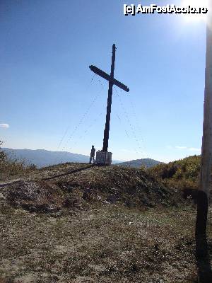 [P03] Mănăstirea Cârnu și împrejurimile sale / Crucea metalică amplasată pe vârful dealului, vizibilă de pe DN 10.  » foto by Floryn81
 - 
<span class="allrVoted glyphicon glyphicon-heart hidden" id="av410733"></span>
<a class="m-l-10 hidden" id="sv410733" onclick="voting_Foto_DelVot(,410733,12715)" role="button">șterge vot <span class="glyphicon glyphicon-remove"></span></a>
<a id="v9410733" class=" c-red"  onclick="voting_Foto_SetVot(410733)" role="button"><span class="glyphicon glyphicon-heart-empty"></span> <b>LIKE</b> = Votează poza</a> <img class="hidden"  id="f410733W9" src="/imagini/loader.gif" border="0" /><span class="AjErrMes hidden" id="e410733ErM"></span>