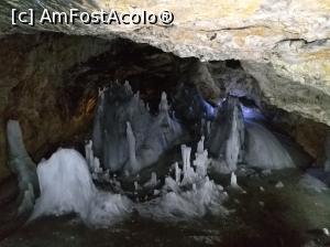 [P17] Stalactite în Peștera Scărișoara » foto by costy69*
 - 
<span class="allrVoted glyphicon glyphicon-heart hidden" id="av910551"></span>
<a class="m-l-10 hidden" id="sv910551" onclick="voting_Foto_DelVot(,910551,12752)" role="button">șterge vot <span class="glyphicon glyphicon-remove"></span></a>
<a id="v9910551" class=" c-red"  onclick="voting_Foto_SetVot(910551)" role="button"><span class="glyphicon glyphicon-heart-empty"></span> <b>LIKE</b> = Votează poza</a> <img class="hidden"  id="f910551W9" src="/imagini/loader.gif" border="0" /><span class="AjErrMes hidden" id="e910551ErM"></span>