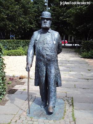 [P20] 20. Charles Felix Lindberg (1840 - 1909), om de afaceri local ce a făcut importante donații primăriei. Pentru asta, s-a ales cu o statuie. » foto by msnd
 - 
<span class="allrVoted glyphicon glyphicon-heart hidden" id="av503918"></span>
<a class="m-l-10 hidden" id="sv503918" onclick="voting_Foto_DelVot(,503918,12754)" role="button">șterge vot <span class="glyphicon glyphicon-remove"></span></a>
<a id="v9503918" class=" c-red"  onclick="voting_Foto_SetVot(503918)" role="button"><span class="glyphicon glyphicon-heart-empty"></span> <b>LIKE</b> = Votează poza</a> <img class="hidden"  id="f503918W9" src="/imagini/loader.gif" border="0" /><span class="AjErrMes hidden" id="e503918ErM"></span>