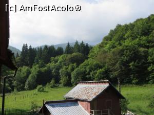 P08 [JUN-2016] Vedere din balconul camerei spre munții Făgăraș. 