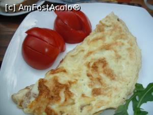 [P18] Omletă cu cașcaval » foto by Zoazore
 - 
<span class="allrVoted glyphicon glyphicon-heart hidden" id="av885304"></span>
<a class="m-l-10 hidden" id="sv885304" onclick="voting_Foto_DelVot(,885304,12803)" role="button">șterge vot <span class="glyphicon glyphicon-remove"></span></a>
<a id="v9885304" class=" c-red"  onclick="voting_Foto_SetVot(885304)" role="button"><span class="glyphicon glyphicon-heart-empty"></span> <b>LIKE</b> = Votează poza</a> <img class="hidden"  id="f885304W9" src="/imagini/loader.gif" border="0" /><span class="AjErrMes hidden" id="e885304ErM"></span>