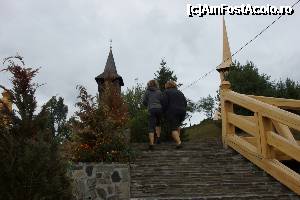 [P06] Detaliu al scării de piatră cu balustradă. În dreapta se vede turnul bisericii mănăstirii iar în stânga turnul porții de intrare.  » foto by Utube
 - 
<span class="allrVoted glyphicon glyphicon-heart hidden" id="av380382"></span>
<a class="m-l-10 hidden" id="sv380382" onclick="voting_Foto_DelVot(,380382,12832)" role="button">șterge vot <span class="glyphicon glyphicon-remove"></span></a>
<a id="v9380382" class=" c-red"  onclick="voting_Foto_SetVot(380382)" role="button"><span class="glyphicon glyphicon-heart-empty"></span> <b>LIKE</b> = Votează poza</a> <img class="hidden"  id="f380382W9" src="/imagini/loader.gif" border="0" /><span class="AjErrMes hidden" id="e380382ErM"></span>