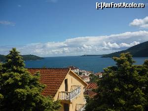 [P02] Vedere din balconul pensiunii, in stinga Muntenegru in dreapta Croatia.  » foto by Nicu
 - 
<span class="allrVoted glyphicon glyphicon-heart hidden" id="av604935"></span>
<a class="m-l-10 hidden" id="sv604935" onclick="voting_Foto_DelVot(,604935,12847)" role="button">șterge vot <span class="glyphicon glyphicon-remove"></span></a>
<a id="v9604935" class=" c-red"  onclick="voting_Foto_SetVot(604935)" role="button"><span class="glyphicon glyphicon-heart-empty"></span> <b>LIKE</b> = Votează poza</a> <img class="hidden"  id="f604935W9" src="/imagini/loader.gif" border="0" /><span class="AjErrMes hidden" id="e604935ErM"></span>