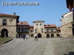 P04 [MAY-2018] Plaza Mayor, o veche zonă istorică, unde e și sediul primăriei și două turnuri de origini medievale. 