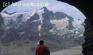 [P07] Vârful Grossglockner (3798 de metri) văzut la ieșirea dintr-un tunel la punctul de belvedere Kaizer Franz Josepf de pe Grossglockner Hochnalpenstrasse, Austria.  » foto by traian.leuca †
 - 
<span class="allrVoted glyphicon glyphicon-heart hidden" id="av709362"></span>
<a class="m-l-10 hidden" id="sv709362" onclick="voting_Foto_DelVot(,709362,12945)" role="button">șterge vot <span class="glyphicon glyphicon-remove"></span></a>
<a id="v9709362" class=" c-red"  onclick="voting_Foto_SetVot(709362)" role="button"><span class="glyphicon glyphicon-heart-empty"></span> <b>LIKE</b> = Votează poza</a> <img class="hidden"  id="f709362W9" src="/imagini/loader.gif" border="0" /><span class="AjErrMes hidden" id="e709362ErM"></span>